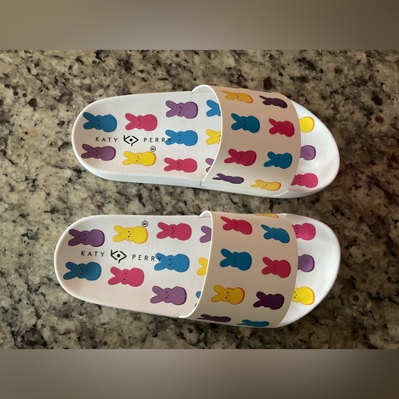 NWOT KATY PERRY PEEPS BUNNY SLIDES Sz.5 Relax poolside in the Peeps® Bunny Slide - Picture 3 of 5